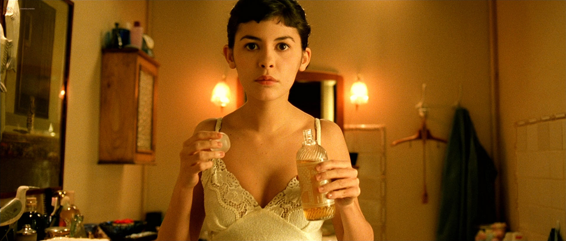 Audrey Tautou hot in lingerie Isis Peyrade nude – Amélie (FR-2001) HD 1080p