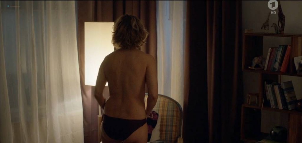 Valerie Niehaus Nude Butt And Topless Meine Fremde Freundin De