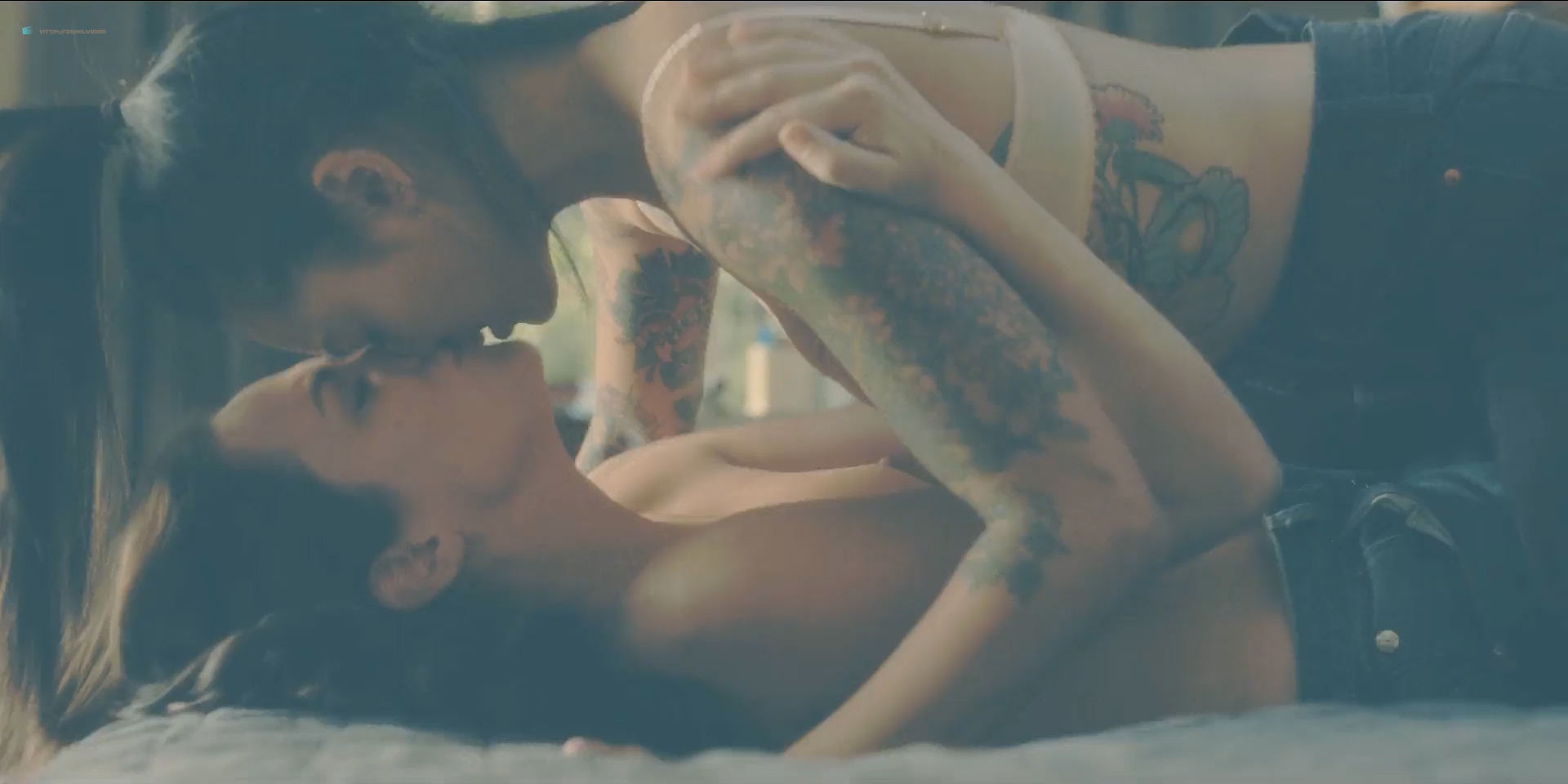 Kate Siegel Nude Nipple Levy Tran And Victoria Pedretti Hot And Sexy