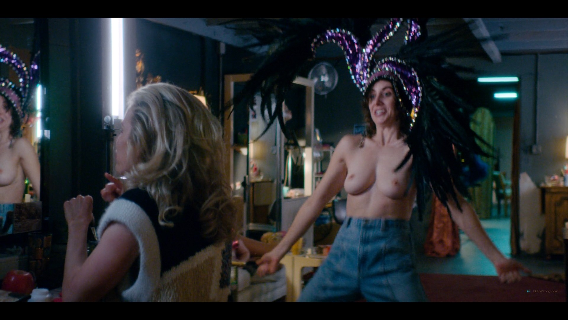 Alison Brie nude topless and sexy – Glow (2019) S3 HD 1080p Web