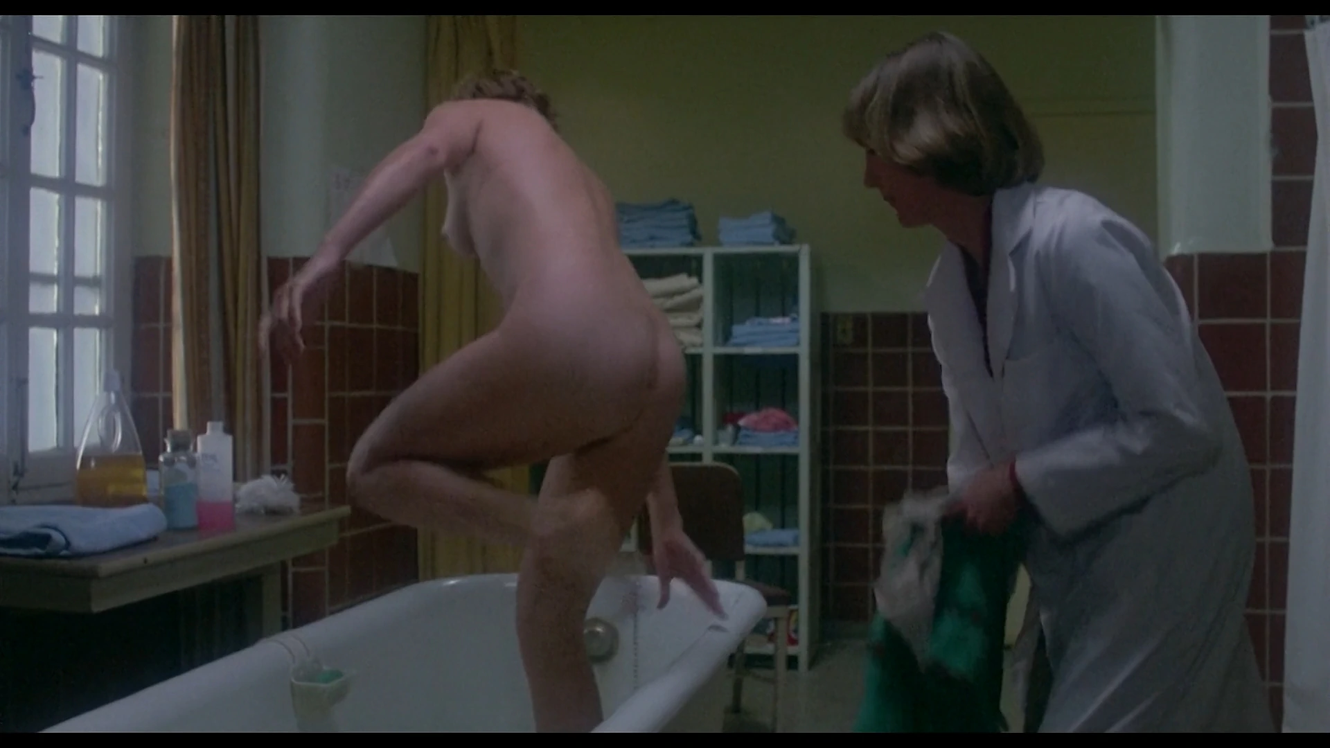 Lisa Langlois nude topless in the tub – Phobia (1980) 1080p BluRay